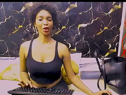 Caramelminxx  online show from 06/15/26, 08:05