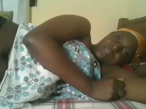 Snapshot of Yours_Ramona chatting on 06/15/26, 11:18 Yours Ramona online show from 06/15/26, 11:18