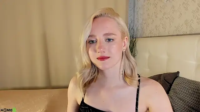 Snapshot of Chloe-Deccer chatting on 06/26/26, 01:21 Chloe-Deccer online show from 06/26/26, 01:21