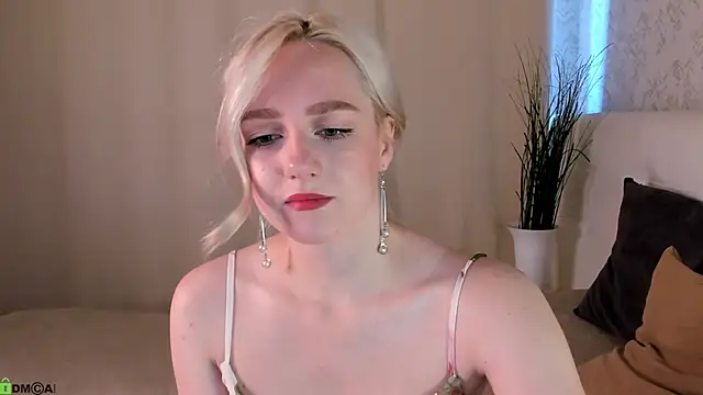 Snapshot of Chloe-Deccer chatting on 06/29/26, 01:12 Chloe-Deccer online show from 06/29/26, 01:12