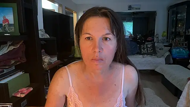 Snapshot of monikam82 chatting on 06/07/26, 10:19 monikam82 online show from 06/07/26, 10:19