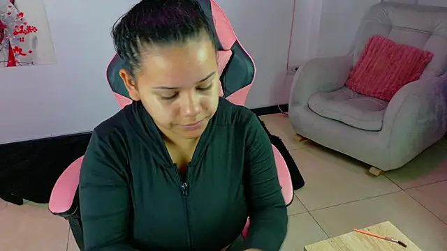 NahomyEvans online show from 07/25/26, 10:57