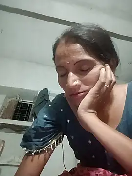 Snapshot of Hotnewbhabi_riya chatting on 06/06/26, 05:28 Hotnewbhabi riya online show from 06/06/26, 05:28