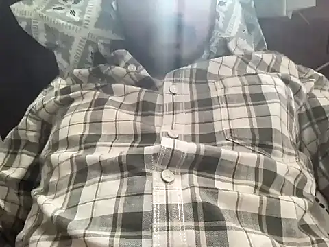 Snapshot of NAVIN0001 chatting on 07/27/26, 04:19 NAVIN0001 online show from 07/27/26, 04:19