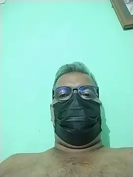 Snapshot of daddys_small_dick chatting on 06/08/26, 04:29 daddys small dick online show from 06/08/26, 04:29