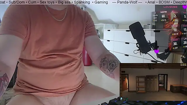 Snapshot of Panda-Wolf chatting on 06/10/26, 03:44 Panda-Wolf online show from 06/10/26, 03:44