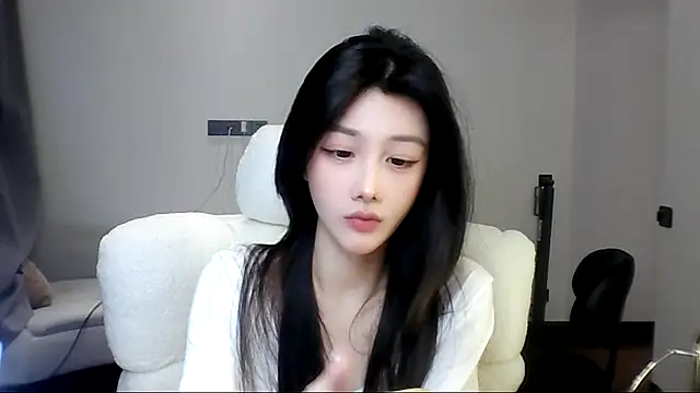 Snapshot of SylvieMaya chatting on 06/26/26, 06:34 SylvieMaya online show from 06/26/26, 06:34