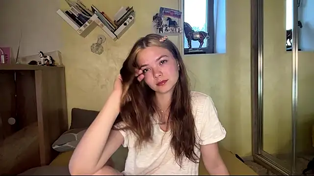 Snapshot of AvrilGillig chatting on 06/11/26, 04:16 AvrilGillig online show from 06/11/26, 04:16