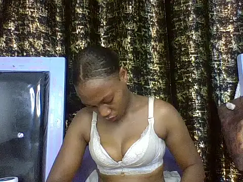 Snapshot of Lovey_daisy15 chatting on 06/28/26, 01:44 Lovey daisy15 online show from 06/28/26, 01:44
