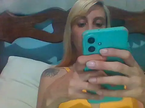 Snapshot of angelsexhot69 chatting on 06/10/26, 09:35 angelsexhot69 online show from 06/10/26, 09:35