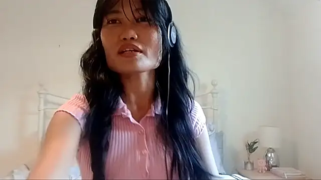 Snapshot of MichelEdland chatting on 06/17/26, 01:45 MichelEdland online show from 06/17/26, 01:45