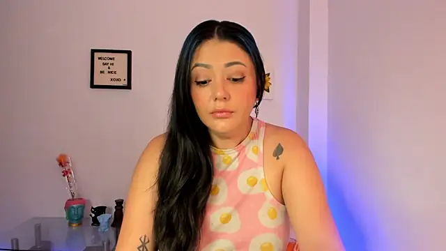 Snapshot of LauraToro_ chatting on 01/16/26, 07:18 LauraToro online show from 01/16/26, 07:18