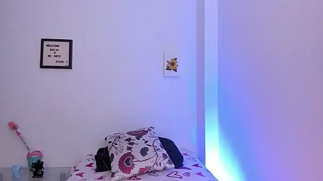 Snapshot of LauraToro_ chatting on 02/20/26, 09:15 LauraToro online show from 02/20/26, 09:15