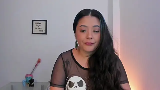 Snapshot of LauraToro_ chatting on 02/24/26, 01:09 LauraToro online show from 02/24/26, 01:09