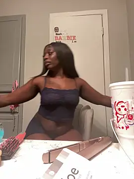 Snapshot of barbiethebody chatting on 06/15/26, 04:47 barbiethebody online show from 06/15/26, 04:47