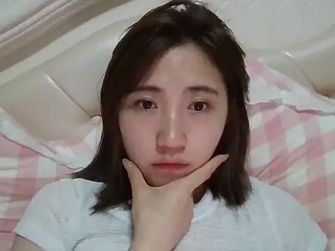 yiyi13 online show from 06/14/26, 12:07