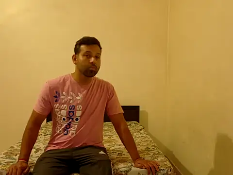 Snapshot of mighty_russell chatting on 06/18/26, 06:34 mighty russell online show from 06/18/26, 06:34