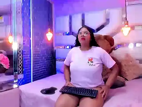 Snapshot of AshelyJenner chatting on 06/11/26, 01:20 AshelyJenner online show from 06/11/26, 01:20