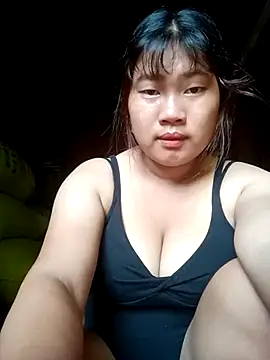 Snapshot of Emelyzz chatting on 07/14/26, 11:43 Emelyzz online show from 07/14/26, 11:43