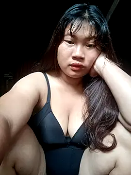 Snapshot of Emelyzz chatting on 07/16/26, 04:51 Emelyzz online show from 07/16/26, 04:51