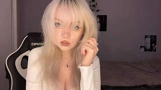 Velvets Vixens01 online show from 06/18/26, 05:50