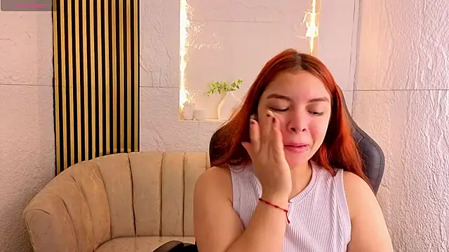Snapshot of sofia_red_cn chatting on 07/06/26, 01:19 sofia red cn online show from 07/06/26, 01:19