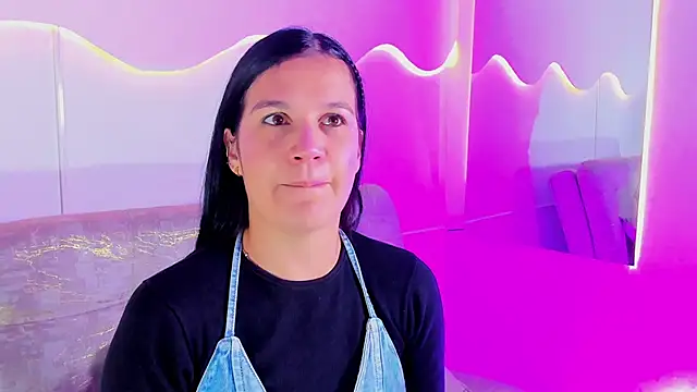 MiaHansson online show from 06/21/26, 10:07