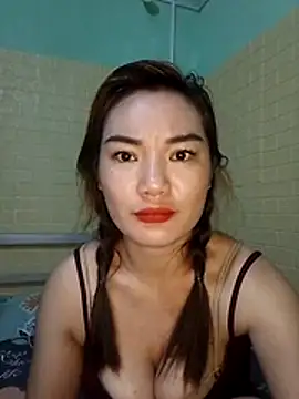 Snapshot of Voiva11 chatting on 07/05/26, 11:12 Voiva11 online show from 07/05/26, 11:12