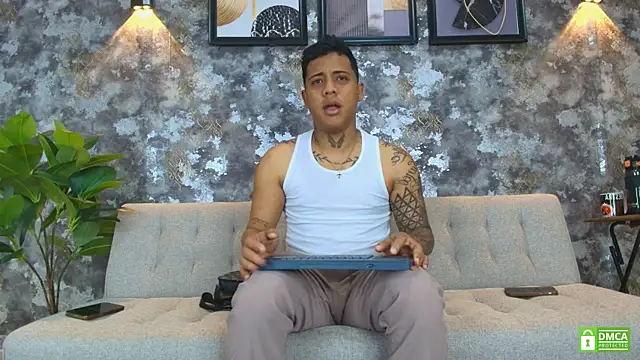 Snapshot of Alejandro_and_Deiby chatting on 06/17/26, 10:39 Alejandro and Deiby online show from 06/17/26, 10:39
