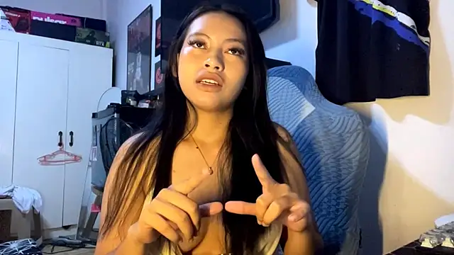 CassandraFlatt online show from 06/13/26, 02:04