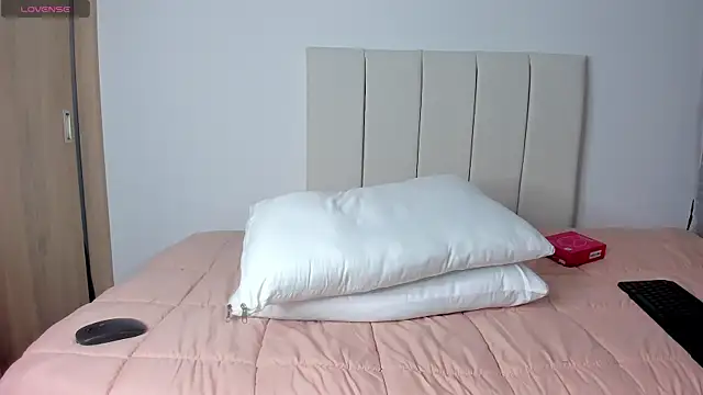 little caro online show from 07/08/26, 07:07