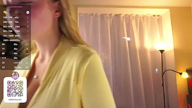 Snapshot of KatherineBergamine chatting on 06/11/26, 02:04 KatherineBergamine online show from 06/11/26, 02:04