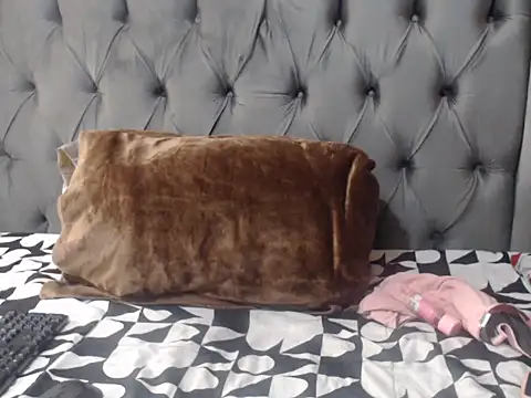 Loyal Alisha online show from 06/19/26, 03:11