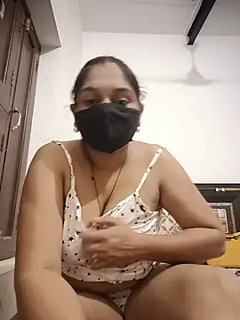 Snapshot of kavita_33 chatting on 06/25/26, 04:22 kavita 33 online show from 06/25/26, 04:22