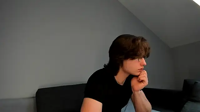 Snapshot of Valo_Cross chatting on 06/14/26, 11:34 Valo Cross online show from 06/14/26, 11:34