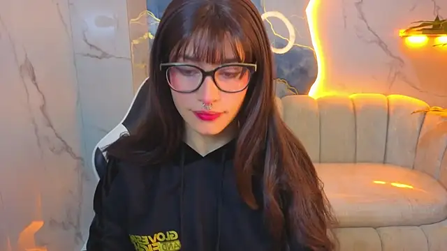 Snapshot of Lily_Tx chatting on 06/18/26, 12:42 Lily Tx online show from 06/18/26, 12:42