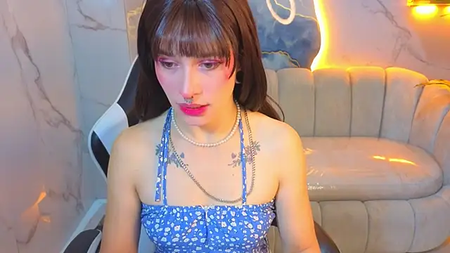 Snapshot of Lily_Tx chatting on 06/21/26, 12:41 Lily Tx online show from 06/21/26, 12:41
