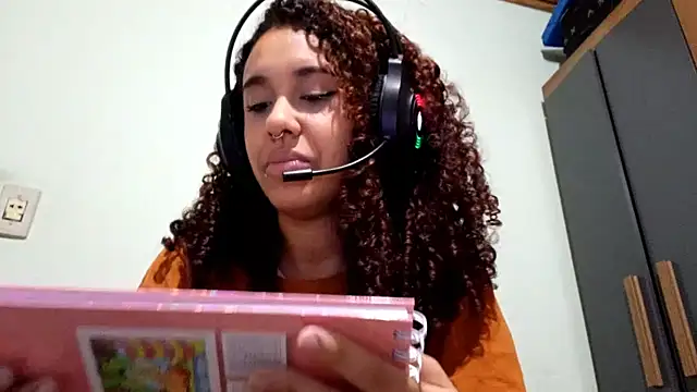Snapshot of RosannMecardo chatting on 06/15/26, 04:20 RosannMecardo online show from 06/15/26, 04:20