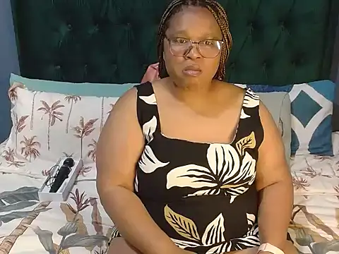 Snapshot of MISS_BLACKBERY chatting on 06/12/26, 08:52 MISS BLACKBERY online show from 06/12/26, 08:52