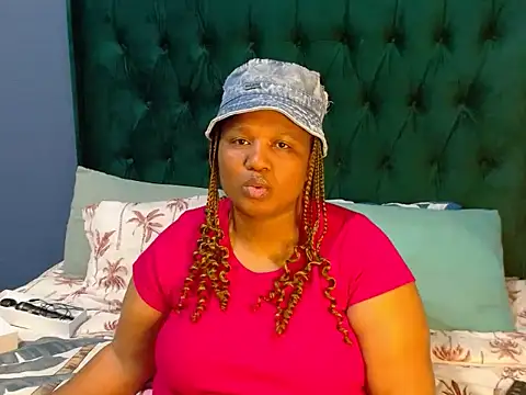 Snapshot of MISS_BLACKBERY chatting on 06/17/26, 10:10 MISS BLACKBERY online show from 06/17/26, 10:10