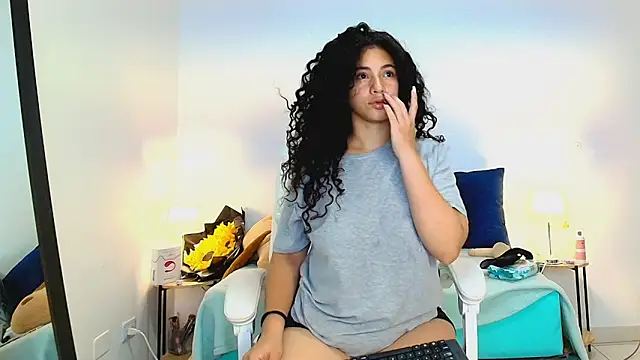 Snapshot of Isabella_Sophia19 chatting on 07/21/26, 03:20 Isabella Sophia19 online show from 07/21/26, 03:20