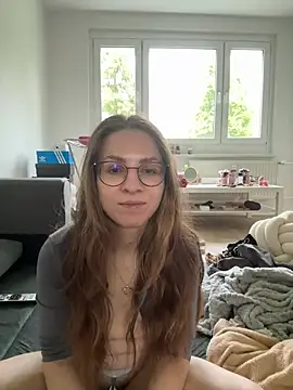 Snapshot of Isabella_honey chatting on 06/16/26, 05:37 Isabella honey online show from 06/16/26, 05:37