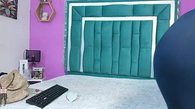 VALERY SCOTT  online show from 07/09/26, 08:46
