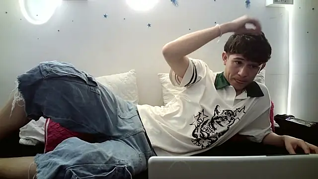 Snapshot of christian_foxx_ chatting on 06/30/26, 02:40 christian foxx online show from 06/30/26, 02:40