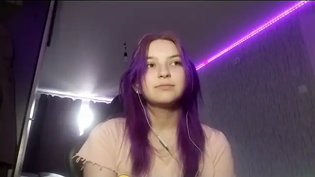 CaroylnOllhoff online show from 06/17/26, 10:28