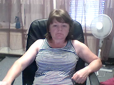 Snapshot of MoonLady40 chatting on 06/21/26, 02:30 MoonLady40 online show from 06/21/26, 02:30