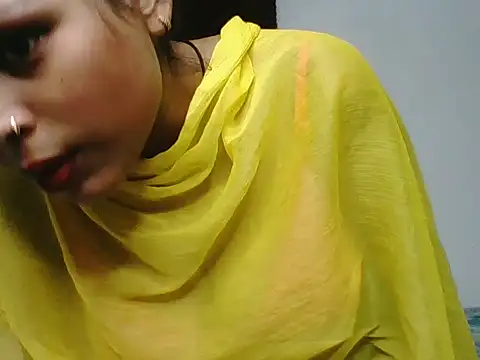 Snapshot of RADHIKA_SINGH8 chatting on 06/19/26, 06:18 RADHIKA SINGH8 online show from 06/19/26, 06:18