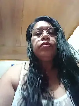 Snapshot of Emilif_ chatting on 06/20/26, 10:34 Emilif online show from 06/20/26, 10:34