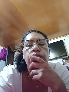 Snapshot of Emilif_ chatting on 06/29/26, 05:24 Emilif online show from 06/29/26, 05:24