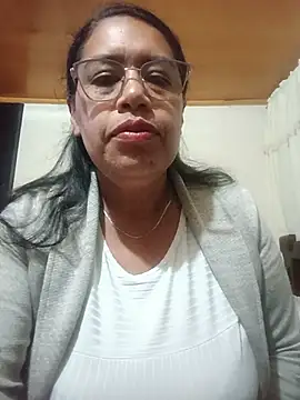 Snapshot of Emilif_ chatting on 07/17/26, 01:23 Emilif online show from 07/17/26, 01:23